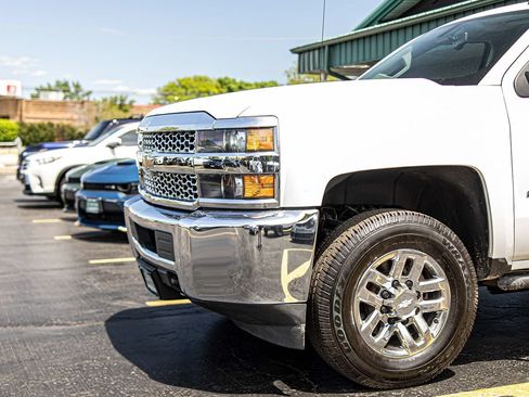 Used 2019 Chevrolet Silverado 2500 W/T AWD/4WD image 4