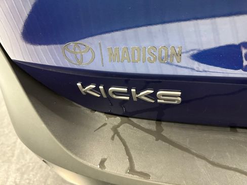 Used 2025 Nissan Kicks SV AWD/4WD image 38