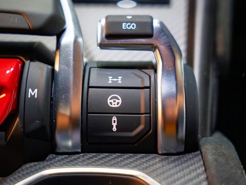 Used 2024 Lamborghini Urus Performante image 36