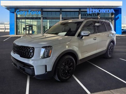 Used 2025 Kia Telluride AWD image 4