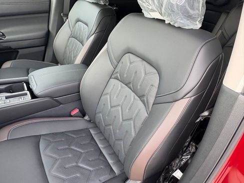 New 2026 Nissan Pathfinder Platinum FWD image 18