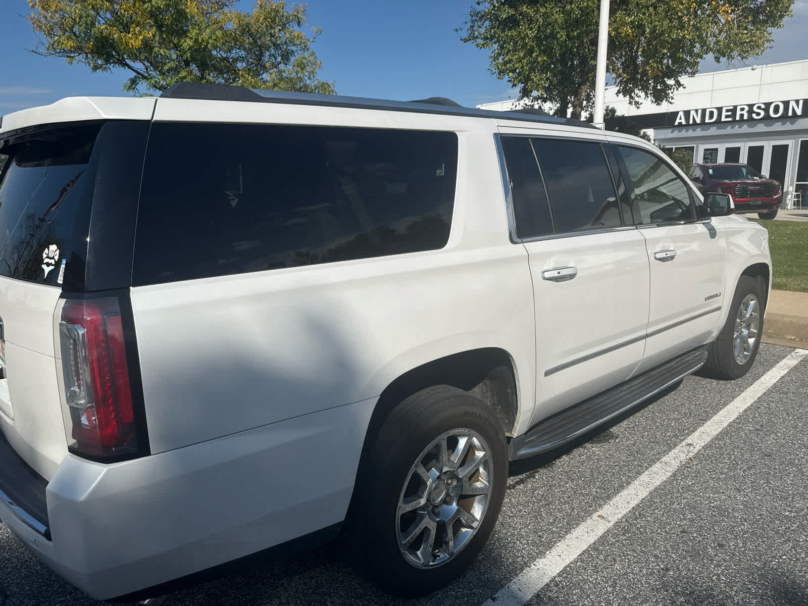 Used 2018 GMC Yukon XL Denali AWD/4WD image 3