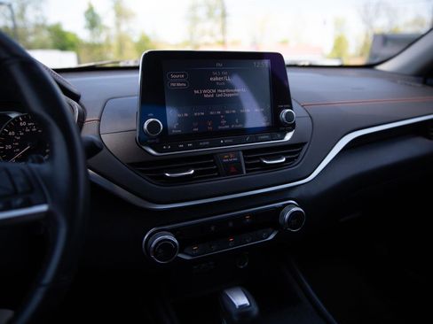 Used 2022 Nissan Altima 2.5 SR AWD/4WD image 12