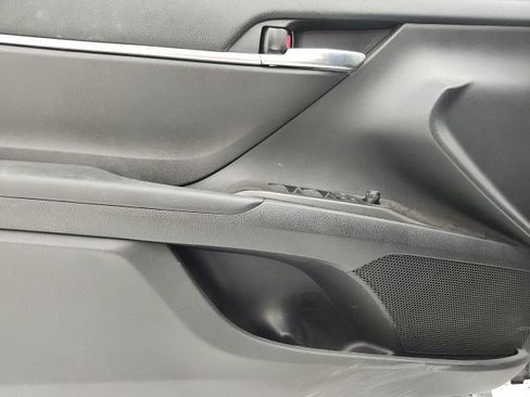 Used 2021 Toyota Camry SE FWD image 11