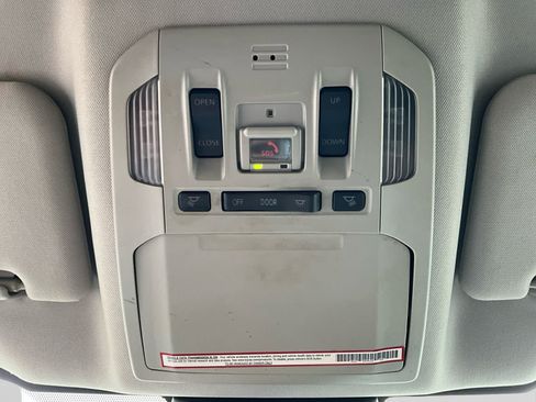 Used 2021 Toyota Highlander XLE AWD/4WD image 21