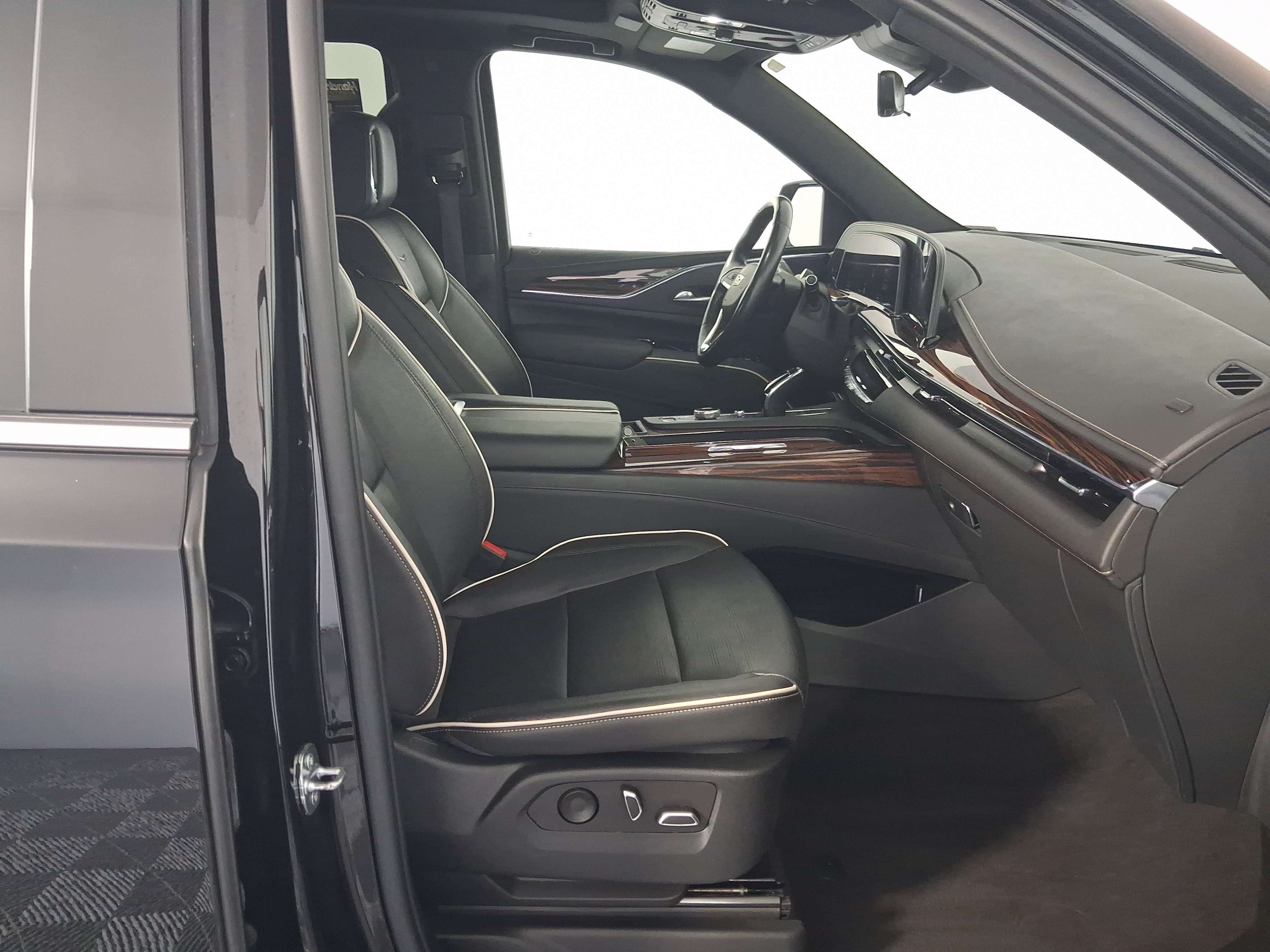 Used 2022 Cadillac Escalade Premium Luxury AWD/4WD image 35