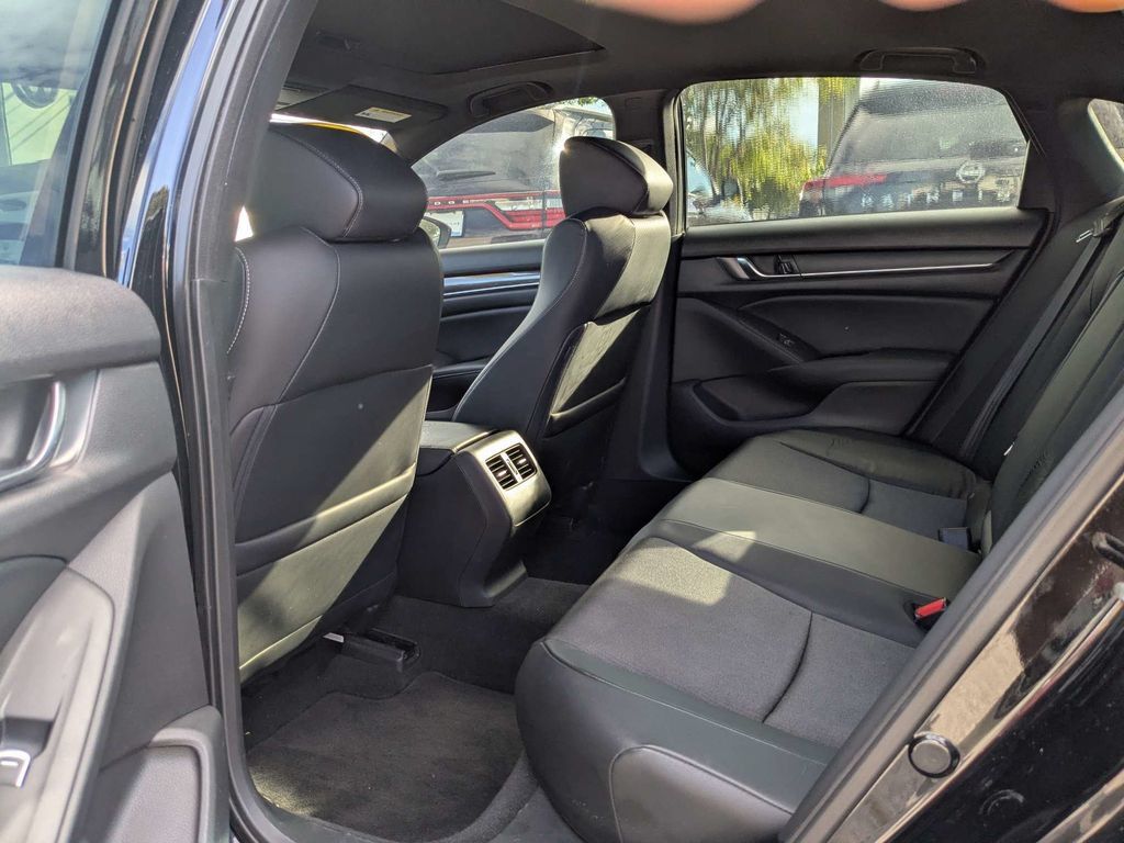 Used 2018 Honda Accord Sport image 18