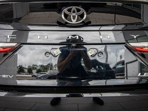 Used 2025 Toyota Camry LE FWD image 14