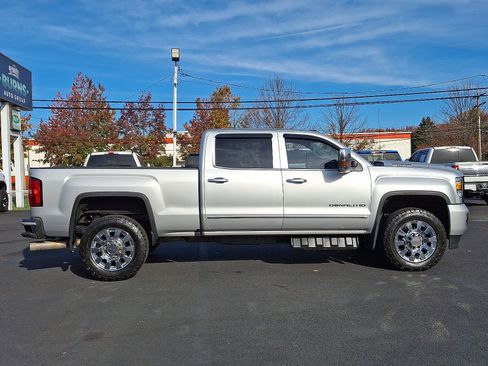 Used 2018 GMC Sierra 2500 Denali w/ Duramax Plus Package image 12