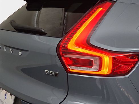 Used 2023 Volvo XC40 B5 Ultimate w/ Protection Package Premier image 36