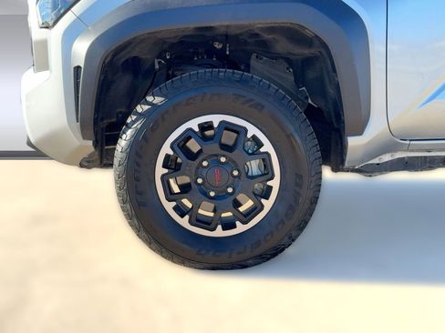Used 2024 Toyota Tacoma TRD Off-Road image 11