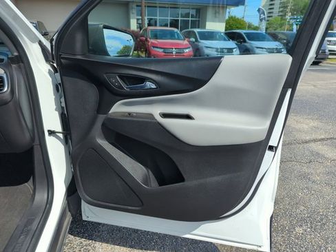 Used 2021 Chevrolet Equinox LS FWD image 30