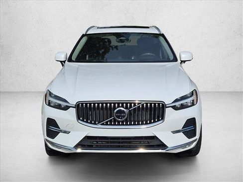 Used 2022 Volvo XC60 B5 Inscription w/ Advanced Package FWD image 2