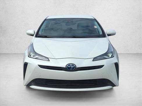 Used 2019 Toyota Prius XLE image 2
