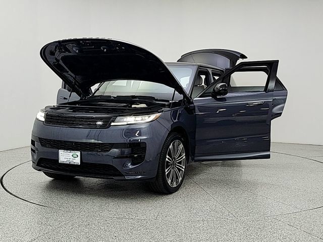 Certified 2026 Land Rover Range Rover Sport Dynamic SE AWD/4WD image 9