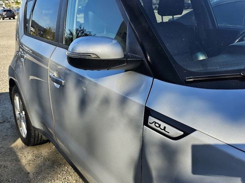 Used 2016 Kia Soul ! w/ Premium Package image 9