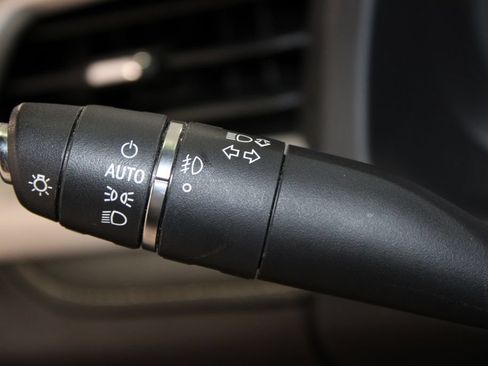 Used 2020 GMC Acadia SLT FWD image 17