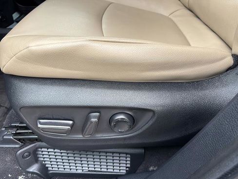 Used 2022 Toyota Sienna XLE image 11