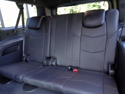 Used 2019 Cadillac Escalade ESV Platinum AWD/4WD image 19