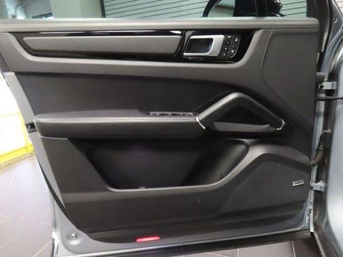 Used 2022 Porsche Cayenne S AWD/4WD image 35