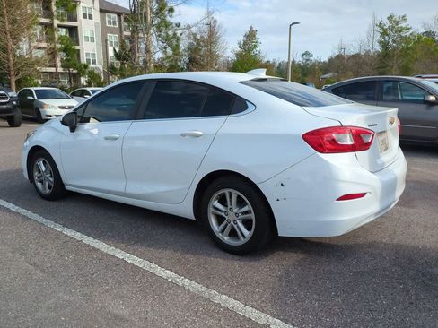 Used 2017 Chevrolet Cruze LT image 4