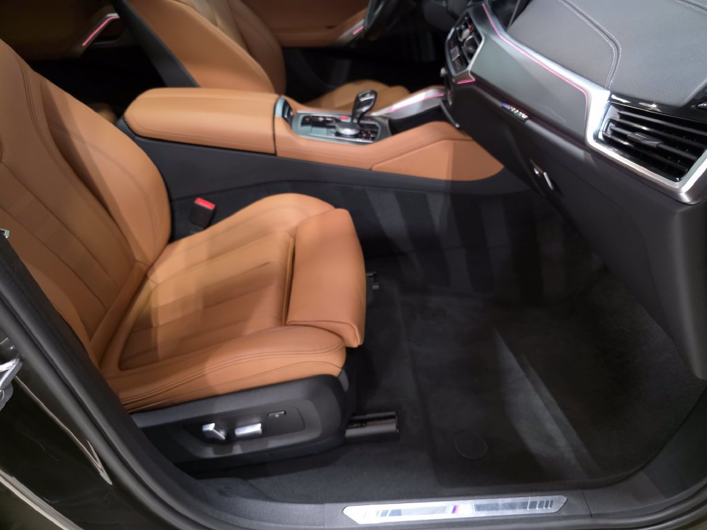 Used 2022 BMW X6 xDrive40i w/ M Sport Package AWD/4WD image 15