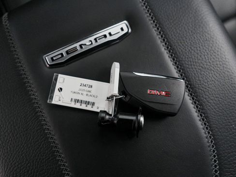 Used 2025 GMC Yukon XL Denali image 20