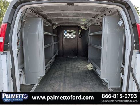 Used 2022 Chevrolet Express 2500 w/ Driver Convenience Package RWD image 12