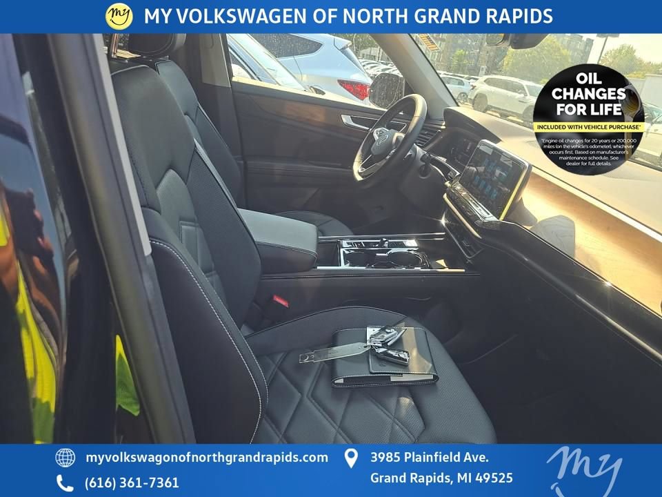 Used 2024 Volkswagen Atlas SE AWD/4WD image 45