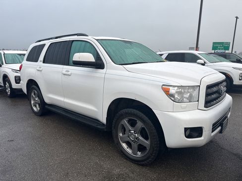 Used 2014 Toyota Sequoia SR5 image 10