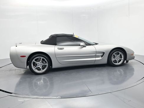 Used 2004 Chevrolet Corvette Convertible w/ Preferred Equipment Group RWD image 8
