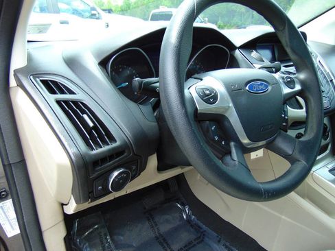 Used 2013 Ford Focus SE FWD image 19