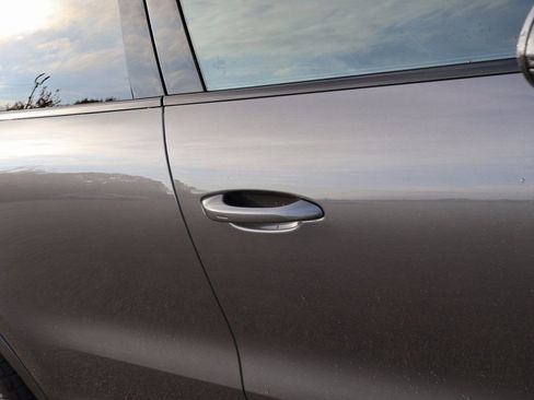 Used 2025 Porsche Cayenne Coupe image 16