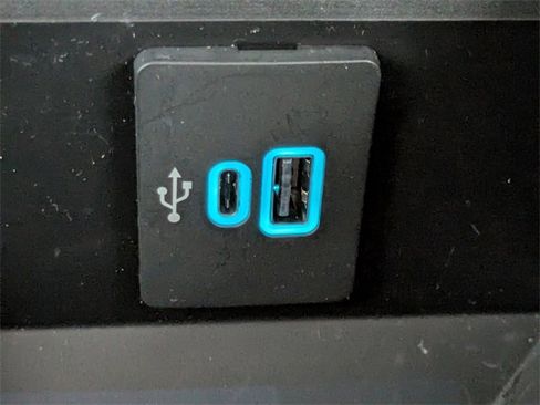 Certified 2025 Ford F350 Lariat w/ FX4 Off-Road Package image 22