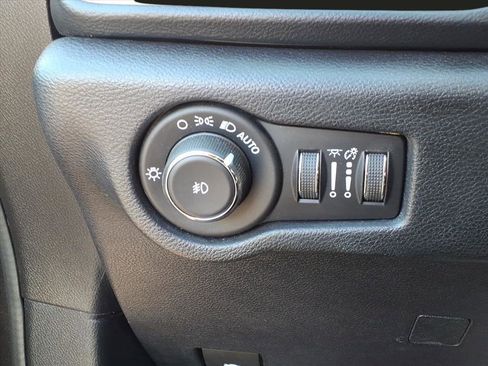 Used 2020 Chrysler Pacifica Touring-L Plus w/ S Appearance Package image 17