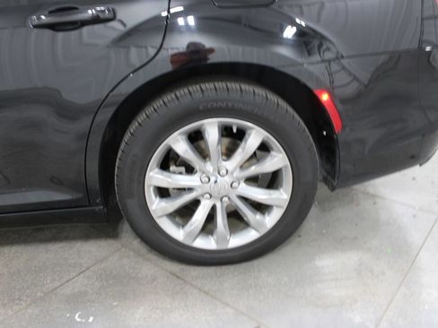 Used 2023 Chrysler 300 Touring AWD/4WD image 36