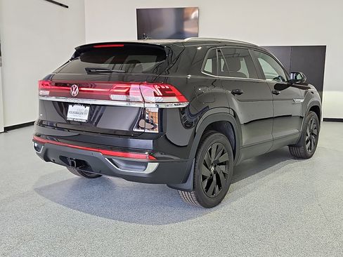 New 2026 Volkswagen Atlas Cross Sport SE image 5