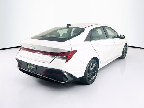 Used 2025 Hyundai Elantra SEL FWD image 9