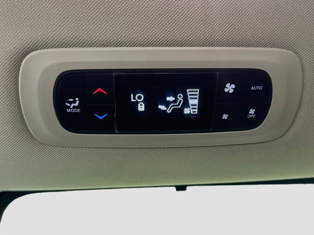 Used 2021 Chrysler Pacifica Touring-L FWD image 24