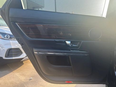 Used 2011 Jaguar XJ L RWD image 19
