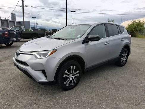 Used 2018 Toyota RAV4 LE w/ All Weather Liner Package AWD/4WD image 4