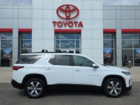 Used 2022 Chevrolet Traverse LT w/ LT Premium Package AWD/4WD image 6