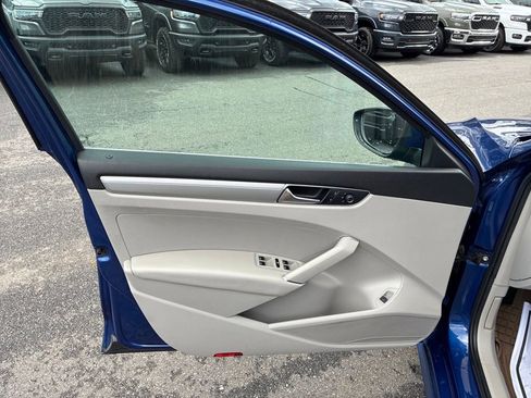 Used 2017 Volkswagen Passat 1.8T S image 12