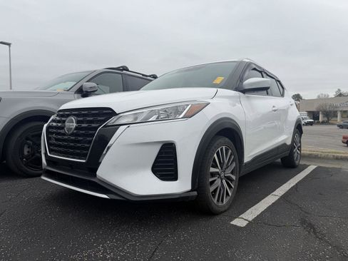 Used 2021 Nissan Kicks SV image 17