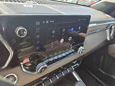 Used 2025 GMC Canyon Denali AWD/4WD image 17