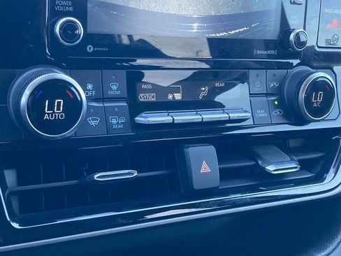 Certified 2022 Toyota Highlander L image 25