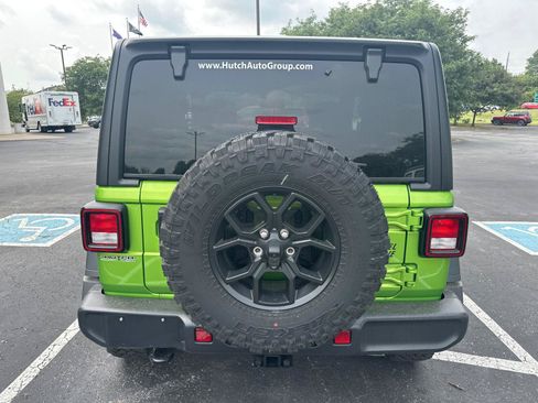 Used 2025 Jeep Wrangler Sport AWD/4WD image 12