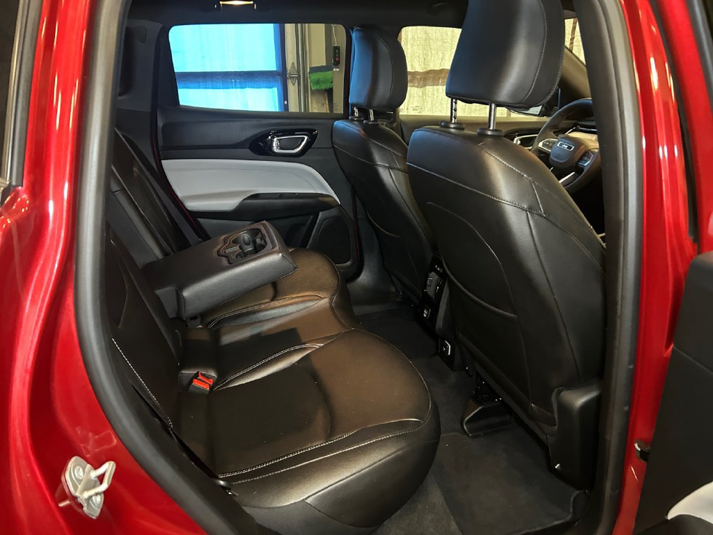 Used 2025 Jeep Compass Limited AWD/4WD image 17
