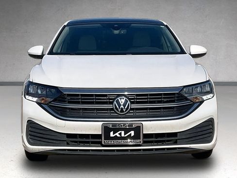Used 2023 Volkswagen Jetta SE w/ Panoramic Sunroof Package FWD image 6