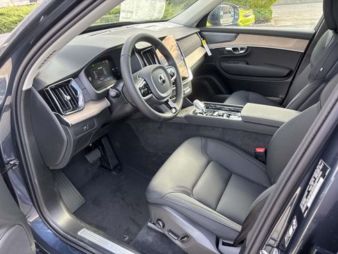 Used 2026 Volvo XC90 B5 Plus w/ Protection Package Premier AWD/4WD image 25